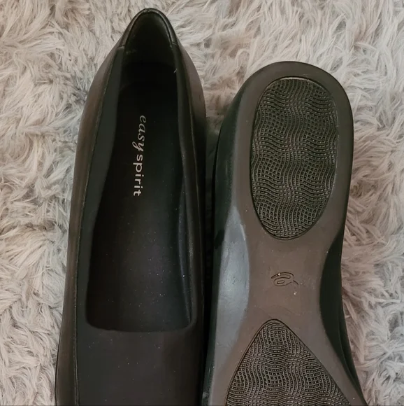 Easy Spirit Shoes - Picture 2 of 2